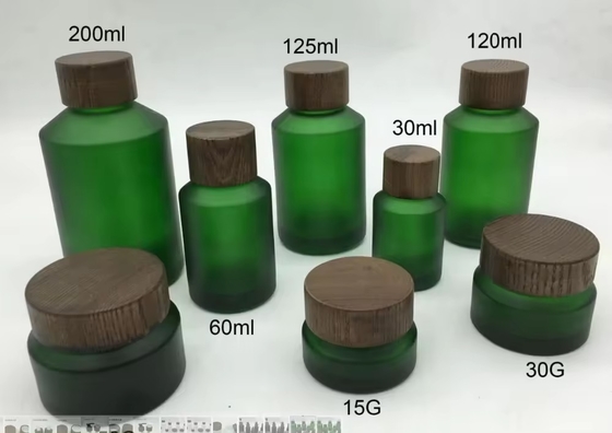 30 g, 50 g, 15 ml, 30 ml, 60 ml, 120 ml, groene glasfles met houten schroefdeksel