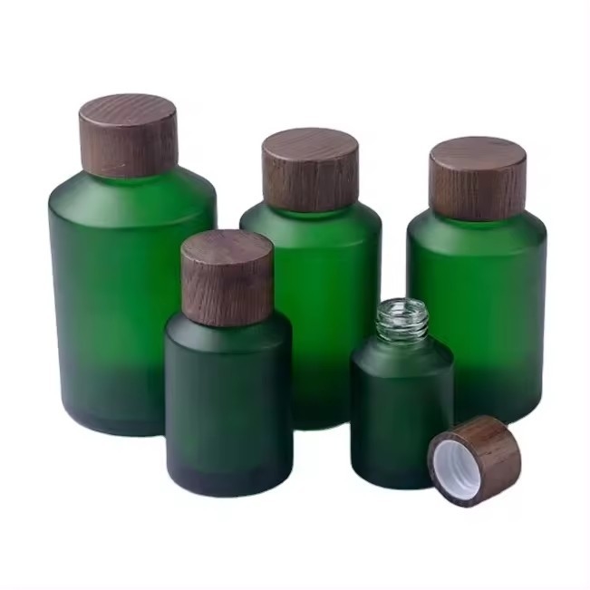 30 g, 50 g, 15 ml, 30 ml, 60 ml, 120 ml, groene glasfles met houten schroefdeksel